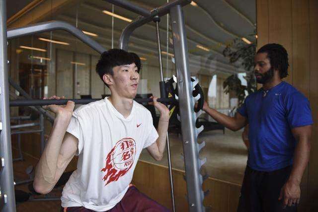 孙铭徽赵继伟郭艾伦搞笑视频,孙铭徽郭艾伦打台球