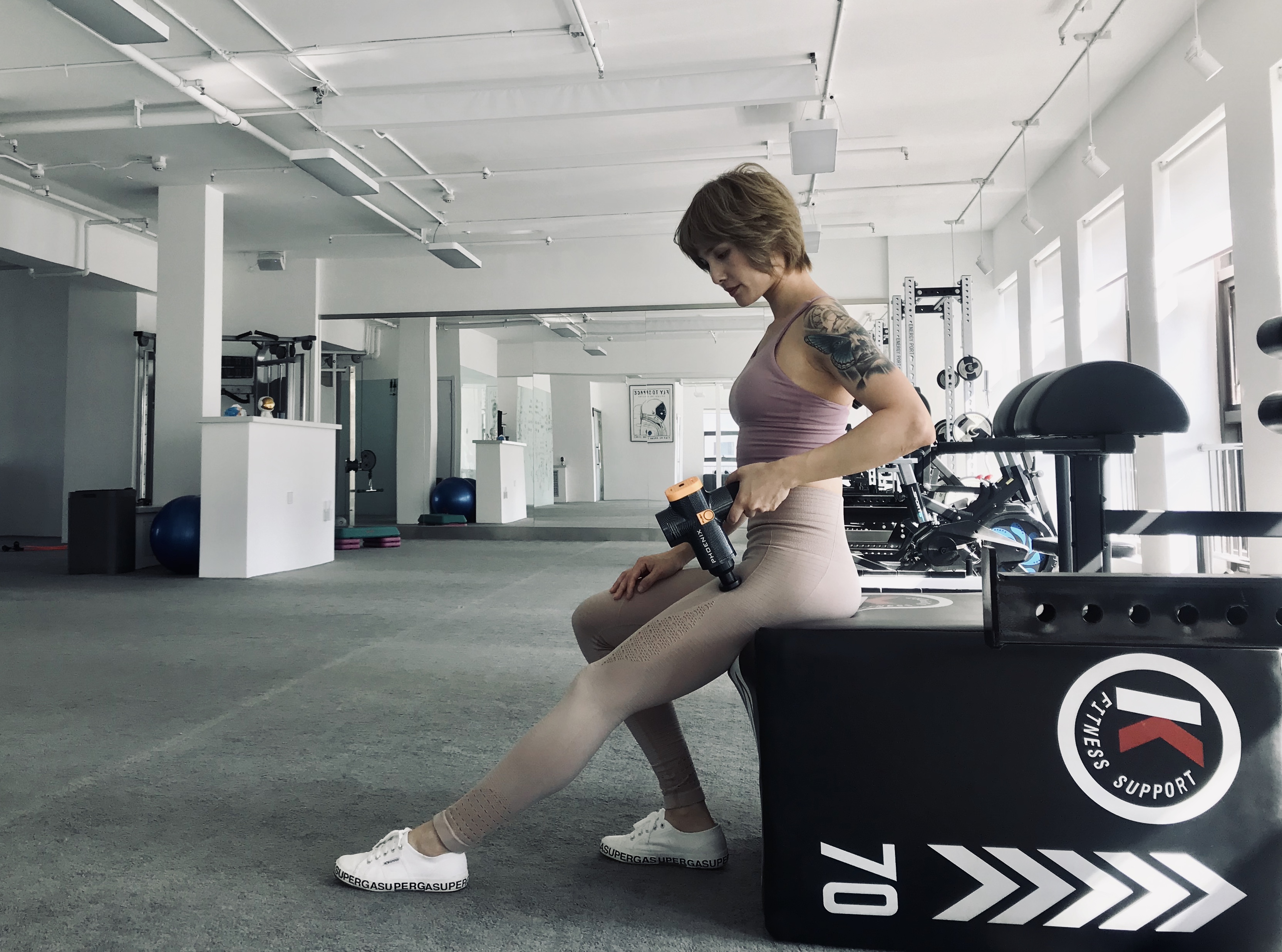 臀中肌阔筋膜张肌怎么锻炼,臀部凹陷松解筋膜