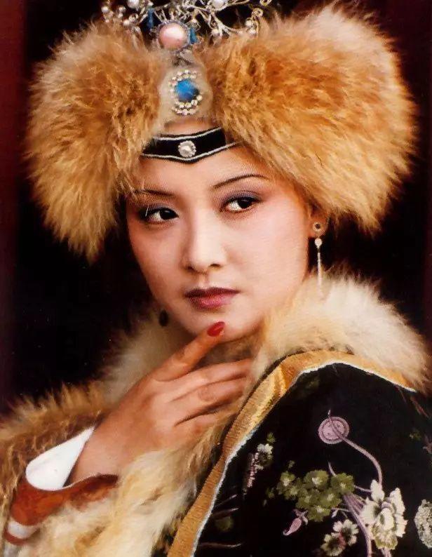 红楼梦英译欣赏,英文版红楼梦古诗