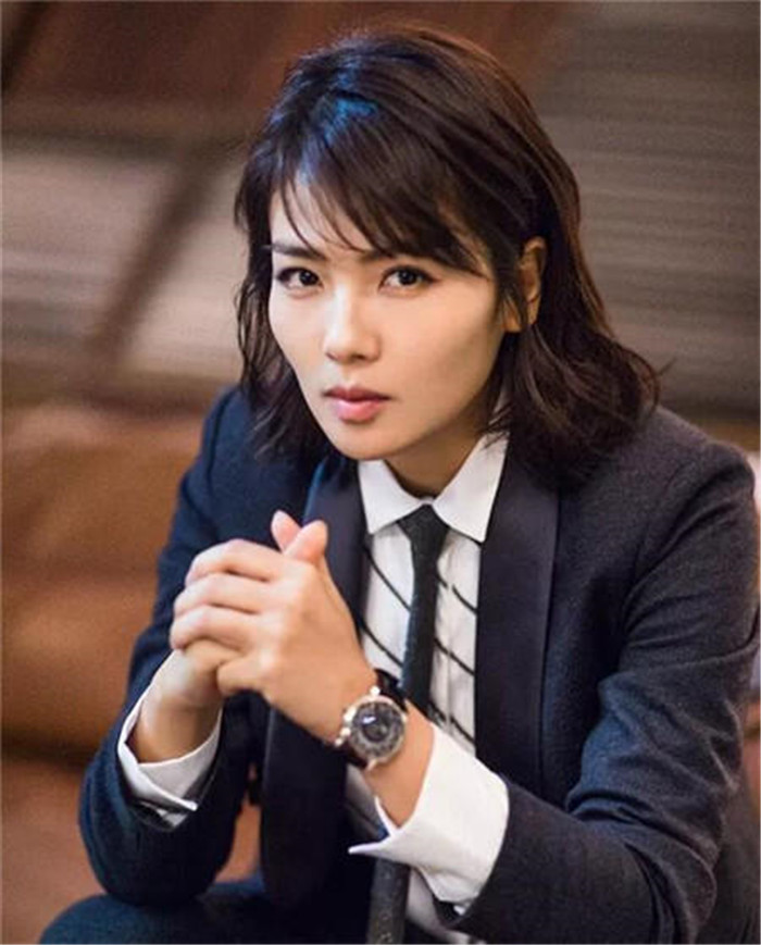 今年最流行的烫发发型40岁女人,短发烫发2021流行发型40-50岁