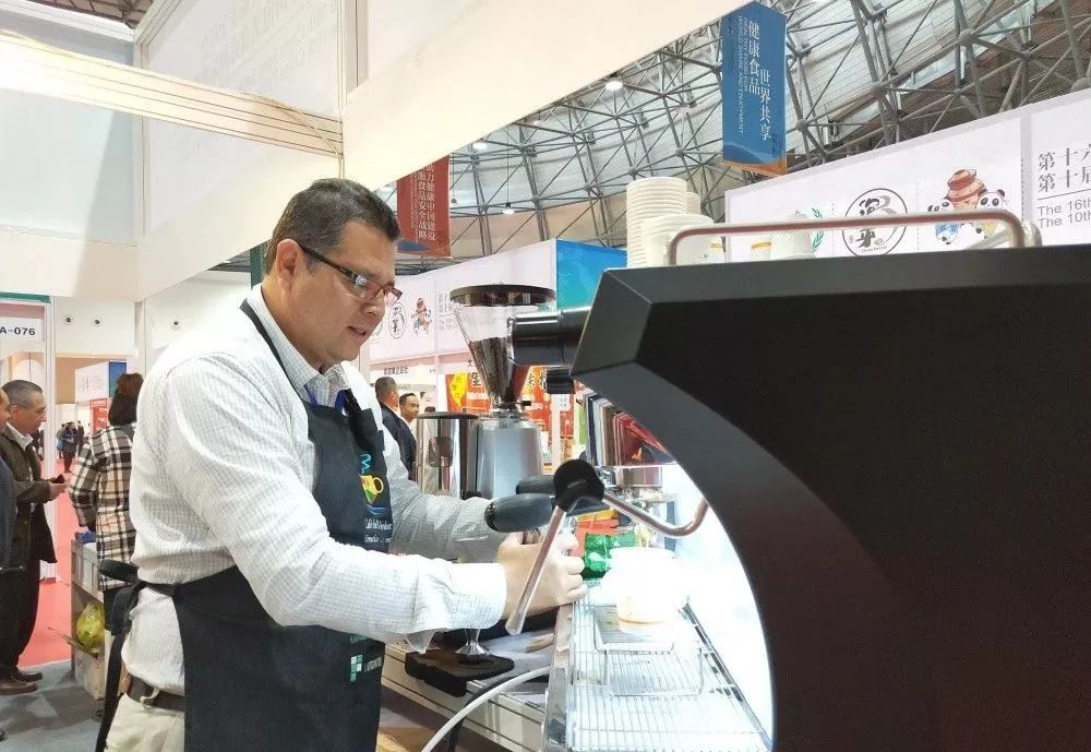 一泡而红!四川这座小城已火向全球,今天万人齐聚!