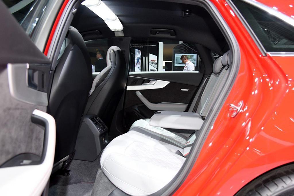 50万以内的性能车,兼顾科技感与舒适性,奥迪S4简评