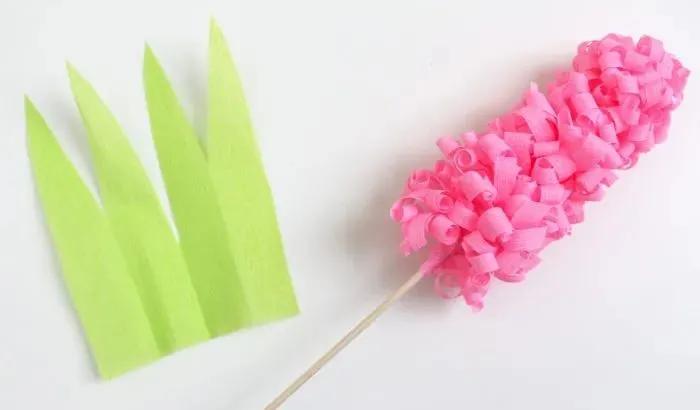 用手工纸做出来的花型装饰,软皱纹纸手工花