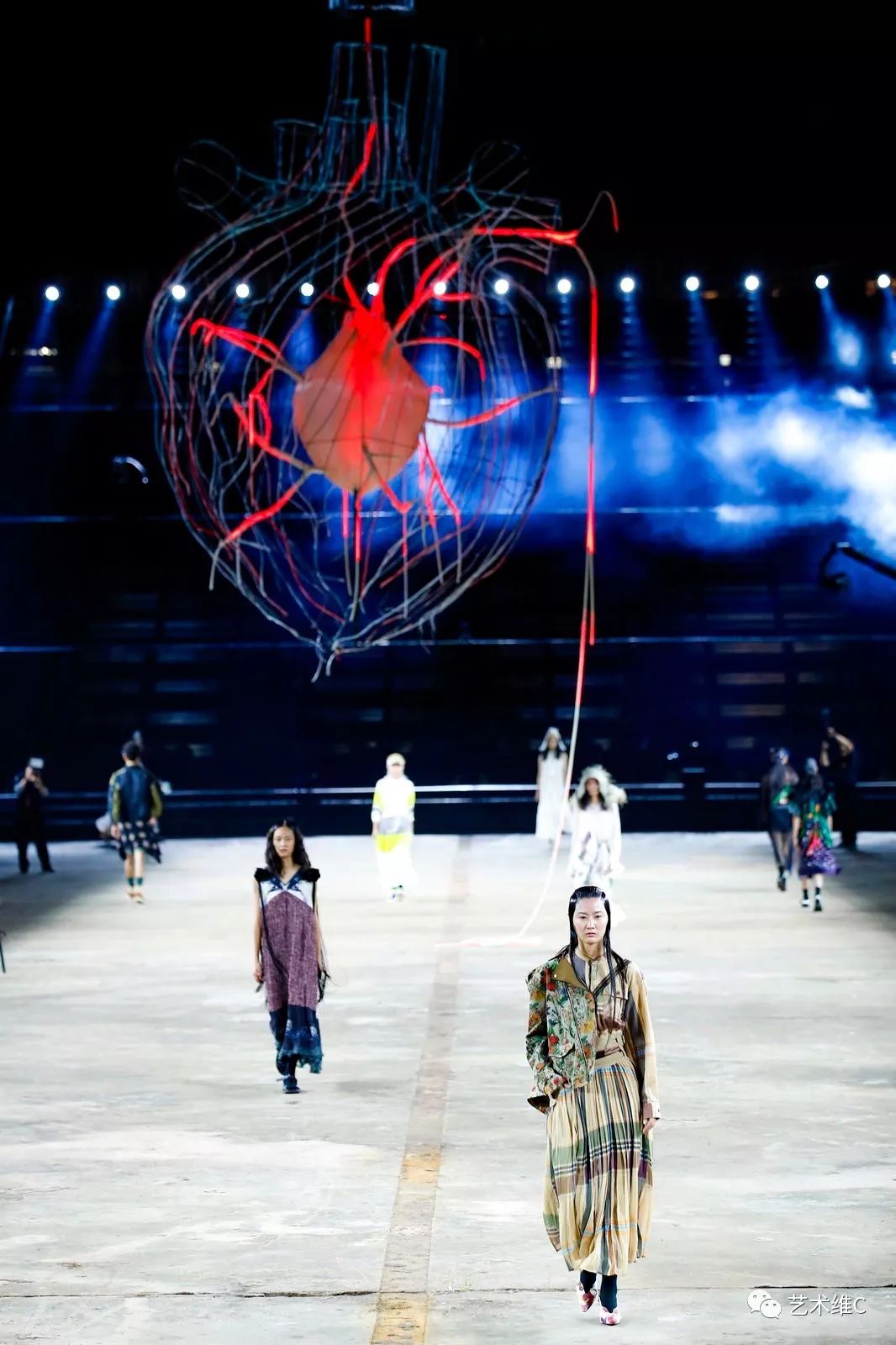 长得帅的人，事业都会成功！艺术家丁勇与他的冒险人生