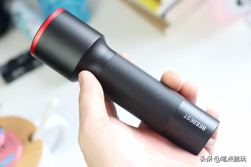 强光超长待机手电筒推荐,小米极蜂手电筒正确拆解方法教程