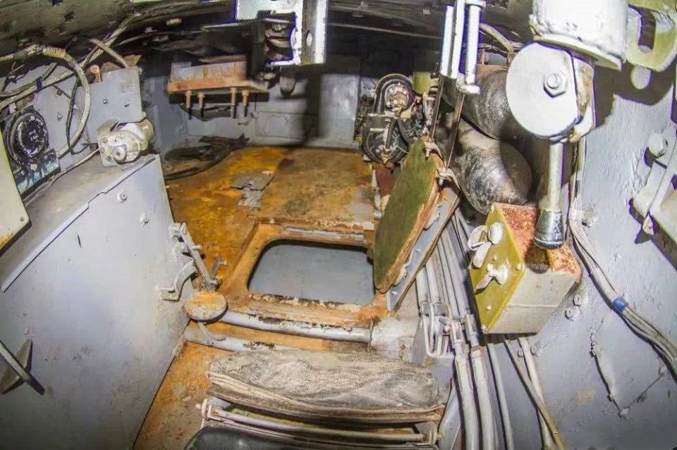 坦克兵如何大小便，史上第一款有专门厕所的坦克出现，解决大问题