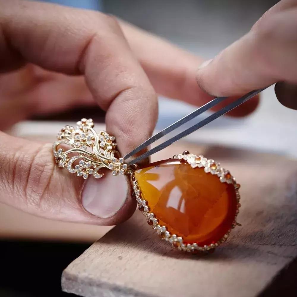 没见识的姑娘，才会花2000块买个mk配饰！