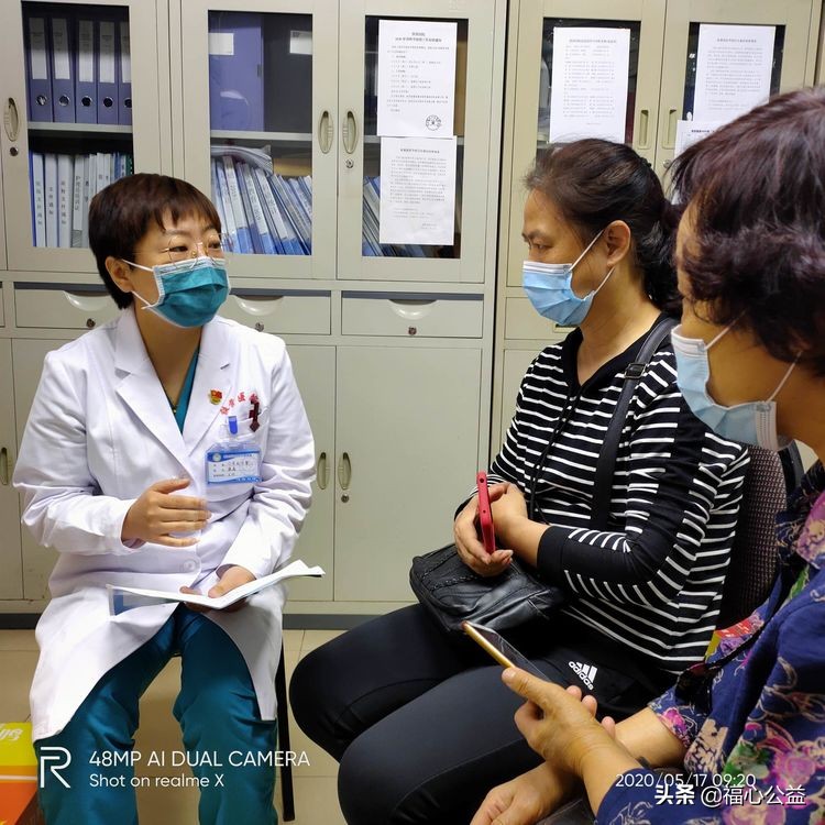 医院志愿者服务队,医院志愿者坚持上岗