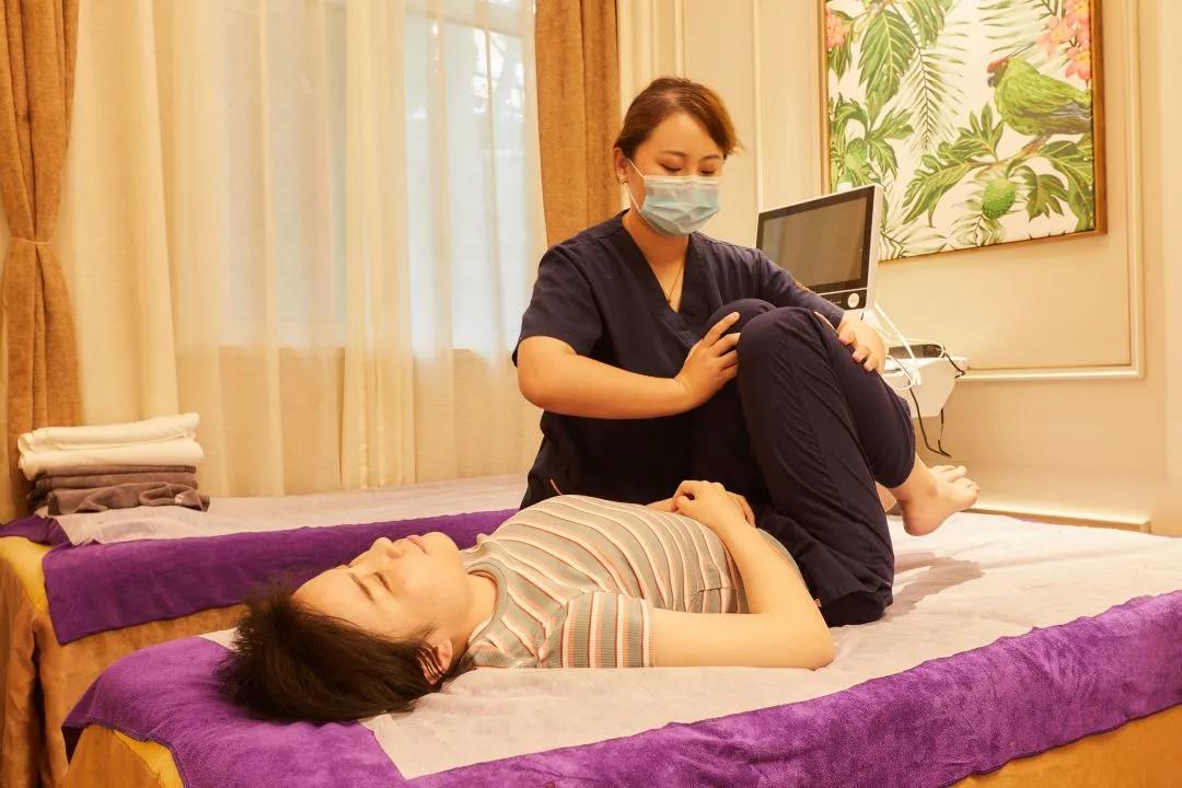 奚梦瑶自曝产后脊柱错位,奚梦瑶产后脊椎错位能治好吗