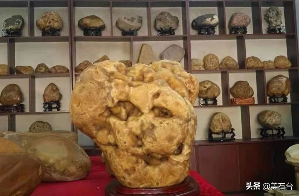 出价一亿不卖的奇石,一块黄蜡石卖15万元
