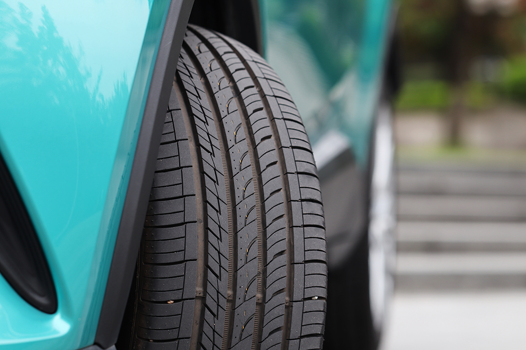 chr换18寸轮胎可以升高多少,chr更换225轮胎更稳了