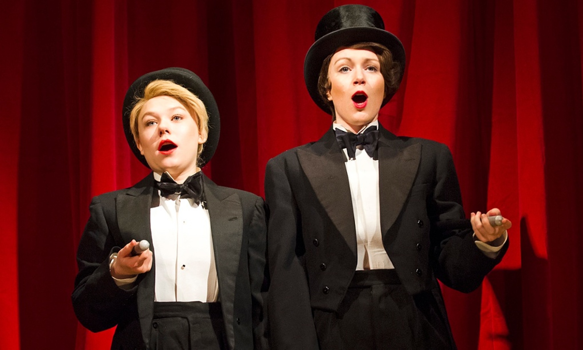 以戏剧为鉴,浅谈英国“女同性恋群体”陷入隐秘的本体论困境原因