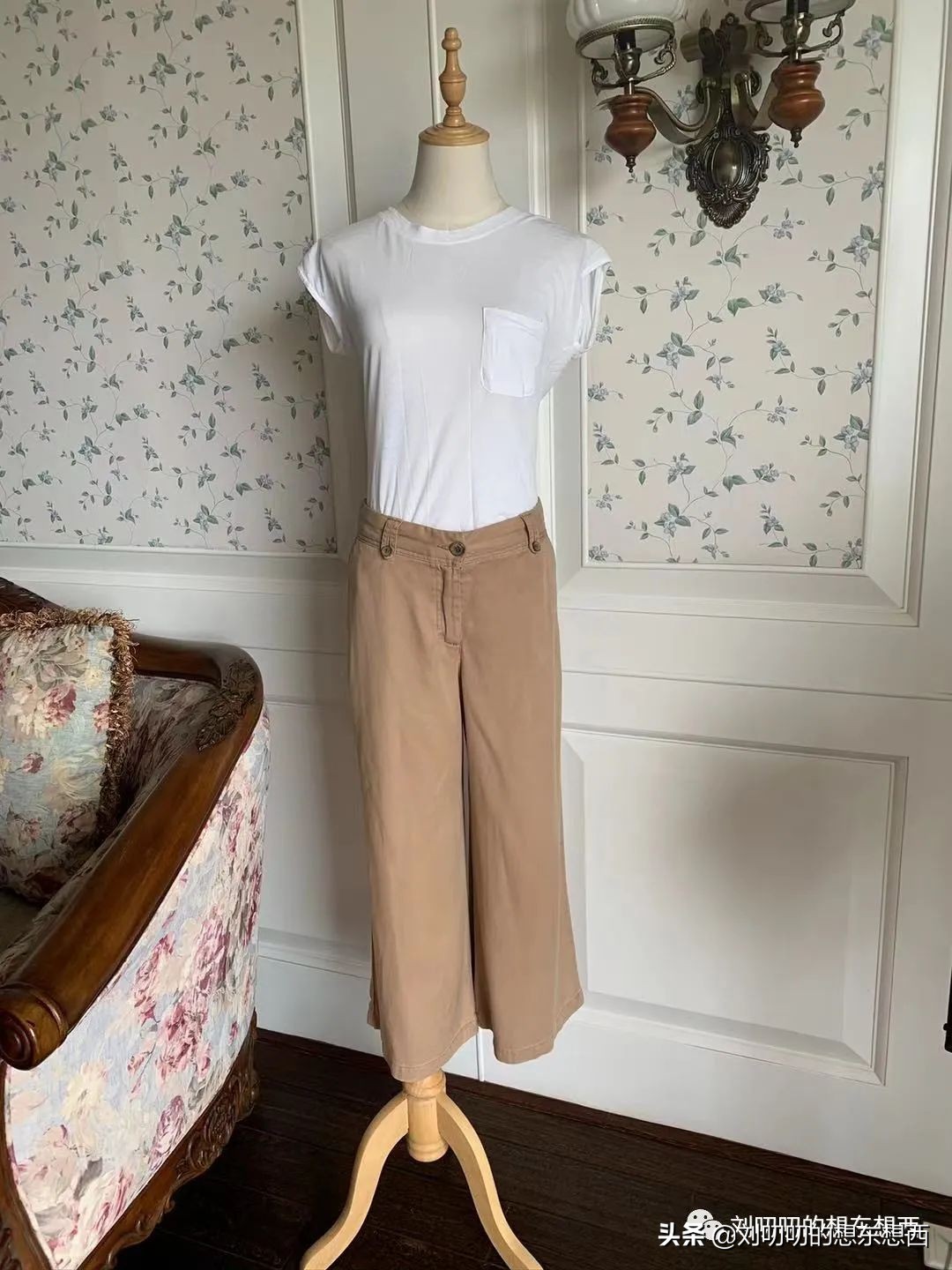 清新干净上装短款彩色,粉蓝复古穿搭