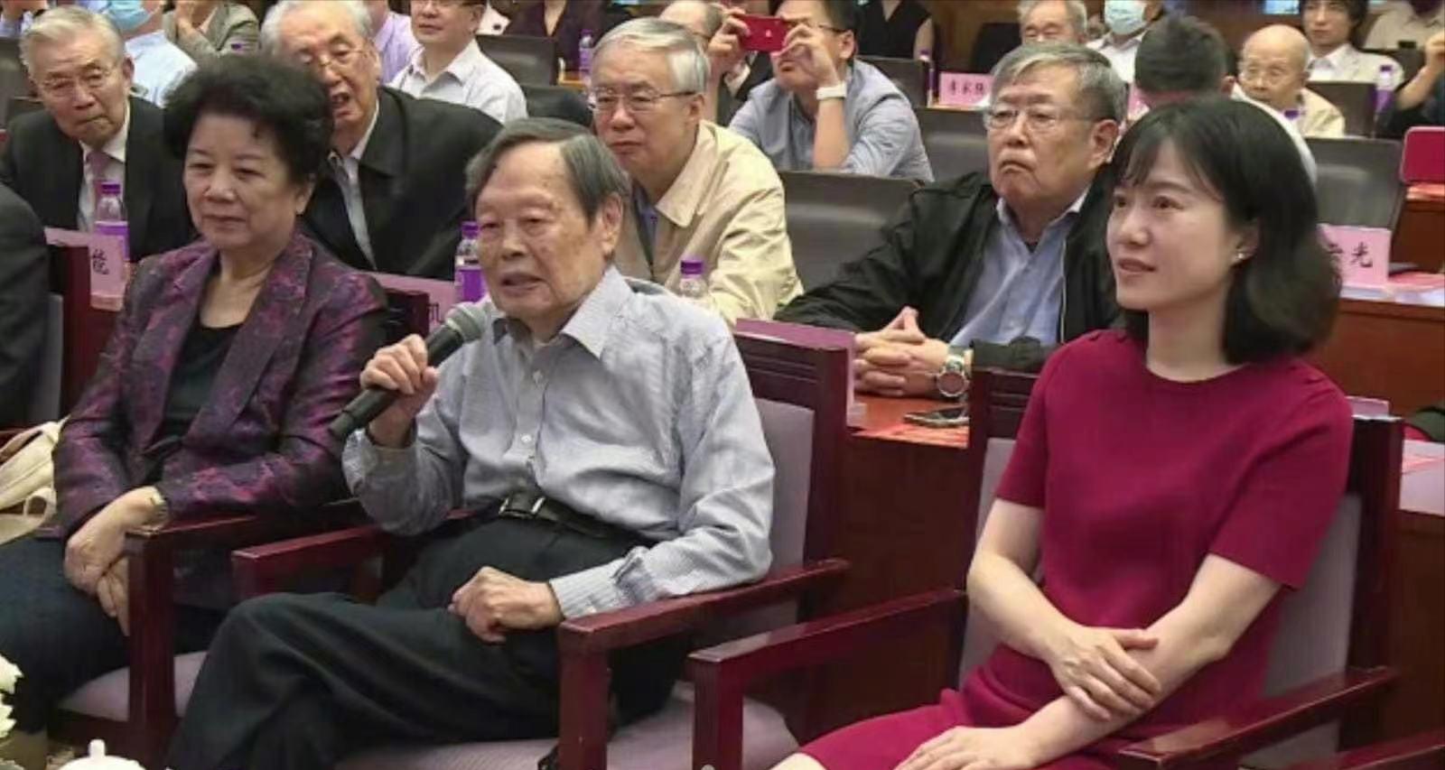 杨振宁和翁帆举行结婚典礼了吗,杨振宁与翁帆结婚时多大年龄