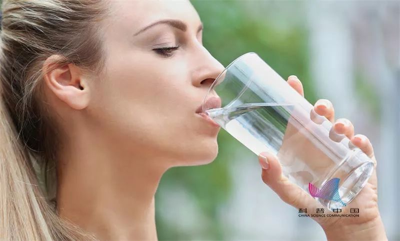 一天不排便=吸10根烟？香蕉治疗便秘？7个排便真相要知道