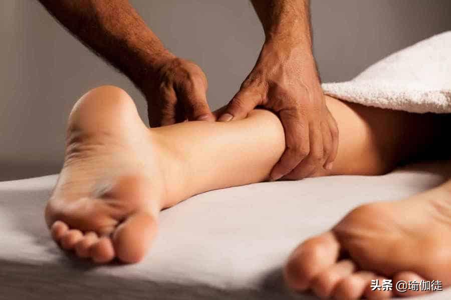 瑜伽小腿肌肉怎么放松,缓解腿部僵硬的瑜伽动作