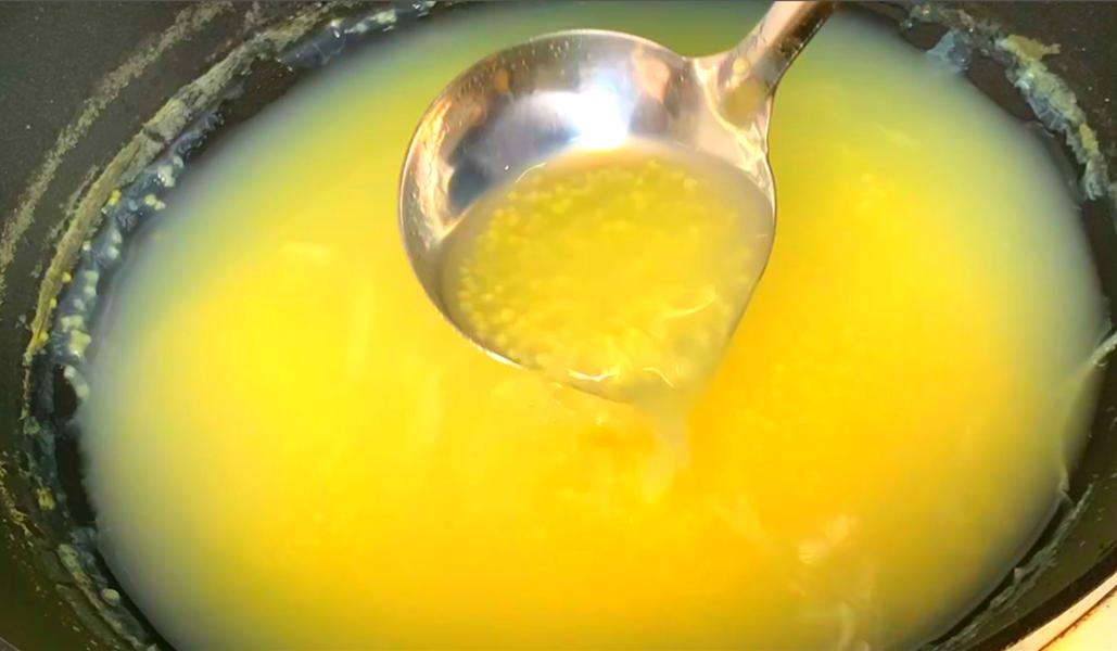 小米粥怎么熬用米少又粘稠,熬小米粥千万要放小苏打