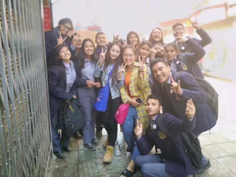 女孩骑摩托车旅游川藏线的视频,90后南京女孩骑摩托游西藏