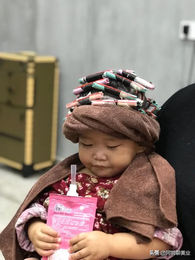 小孩子烫头发如何避免伤害头皮和发质，怎么样才能够烫出健康头发