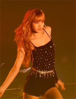 kpop爱豆出圈名场面lisa,attentionlisa舞台有多出圈