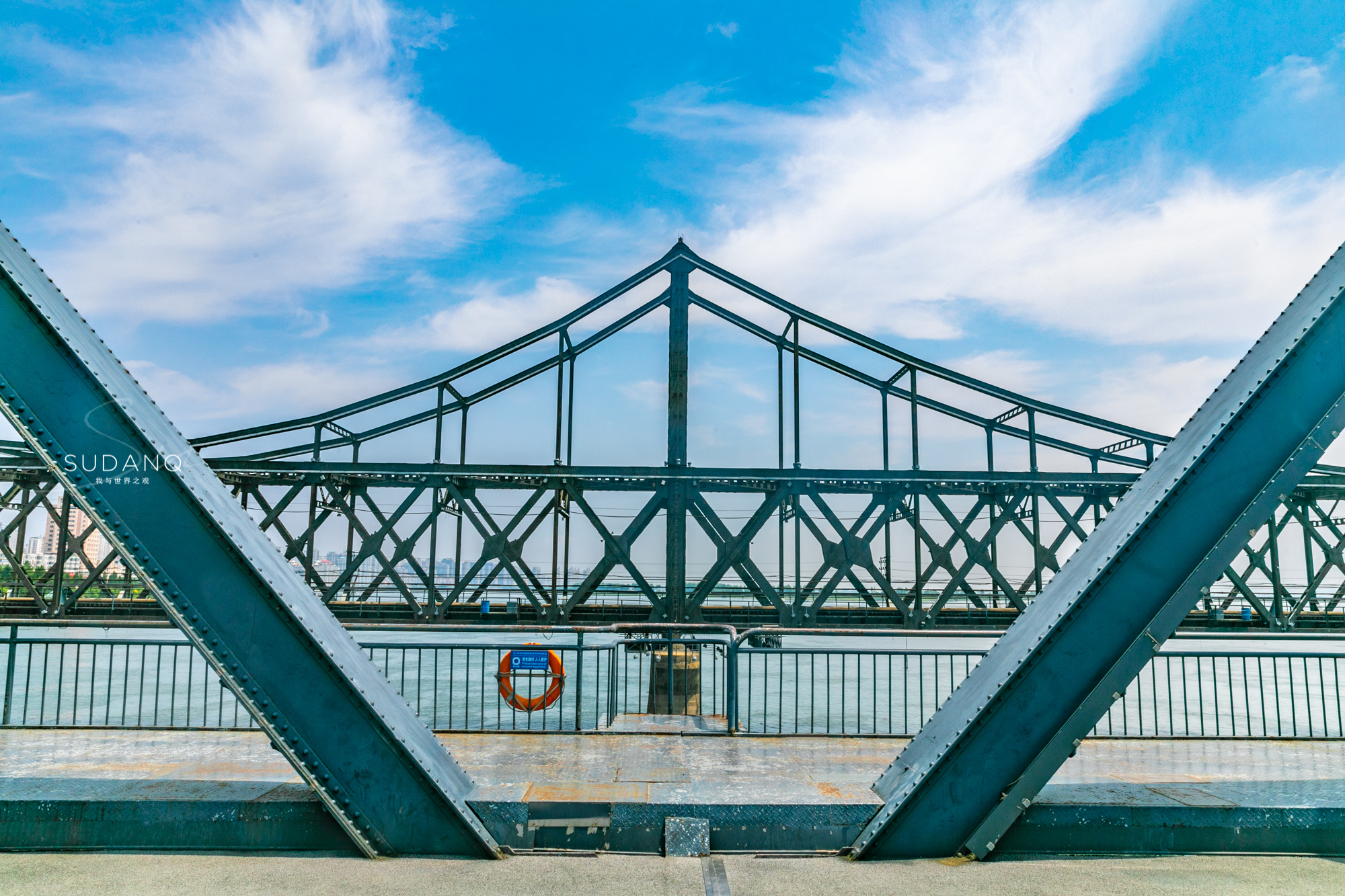 杭州断桥诗情画意,丹东断桥意义非凡:见证了抗美援朝的沧桑历史