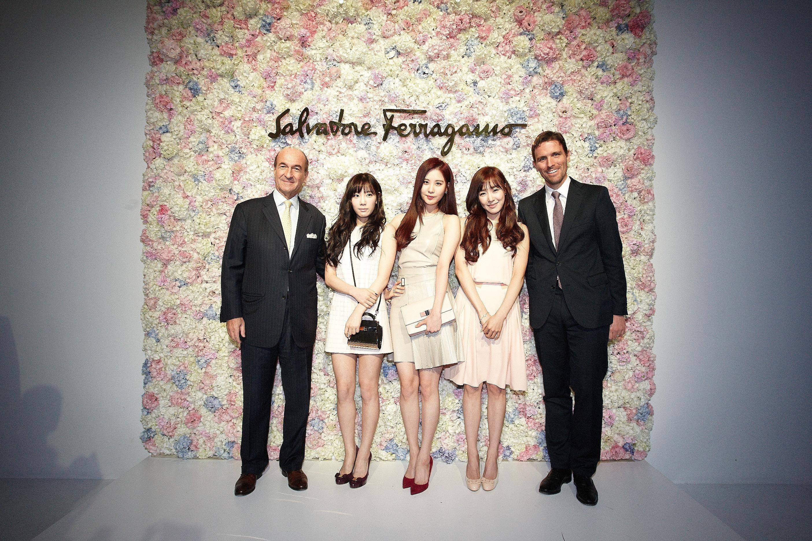 菲拉格慕蓝色休闲鞋,菲拉格慕颜色推荐鞋子