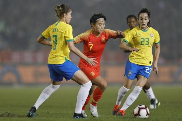 中国女足面部流血仍然踢的是谁,中国女足对韩国在哪里踢的