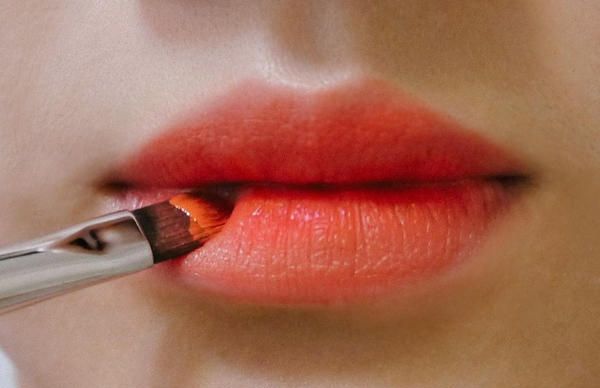 和男朋友约会涂什么颜色口红好看,约会涂什么色口红好看