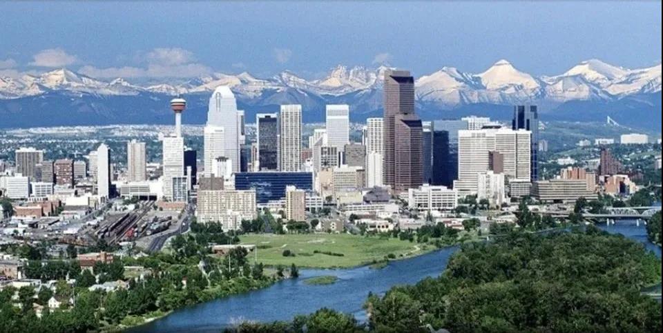 一座充满魅力和活力的城,一座充满活力与魅力的城市