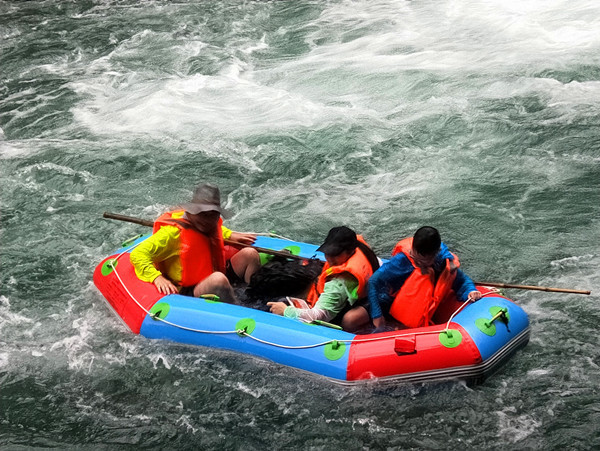 彭水阿依河旅游路线,重庆彭水阿依河漂流双人行攻略