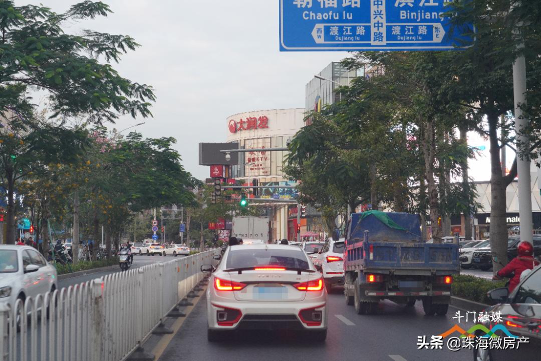 斗门大信停车场电梯,斗门大信天桥