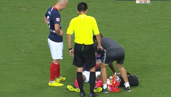 上港队员杨世元,曾繁日恶意犯规视频