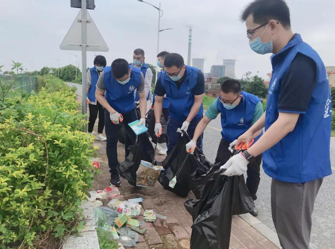 “保护水源，我是行动者”——肇庆高新区生态环境服务中心开展北江饮用水源保护区义务清扫垃圾志愿活动