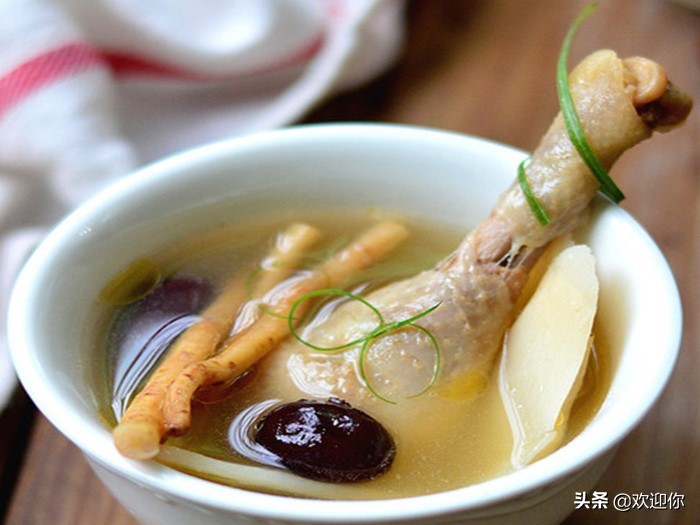 女人补血枸杞当归炖鸡,党参当归黄芪三者炖鸡能补血吗