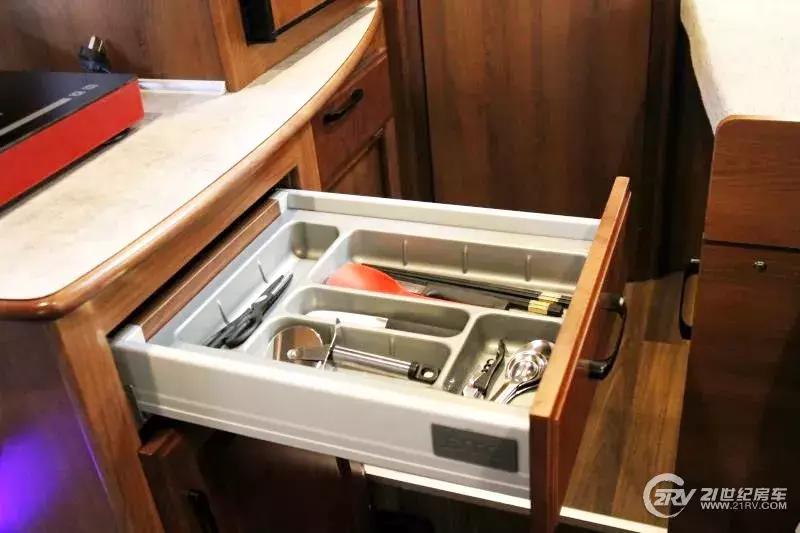 奔驰阿瑞斯4x4房车自动挡,巨威房车阿瑞斯5600