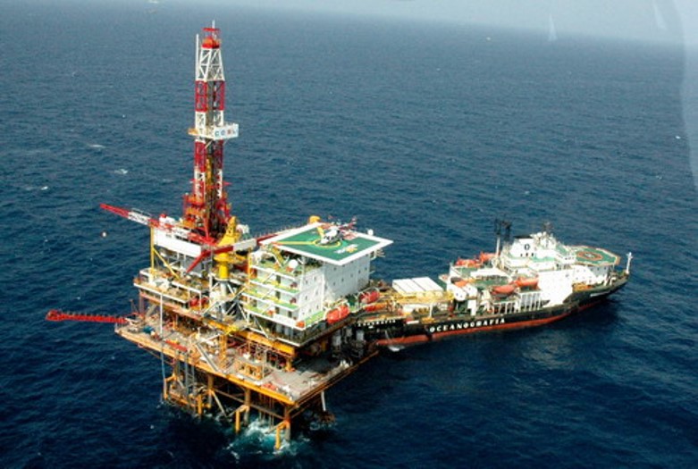 海工船装备,海工船与石油平台