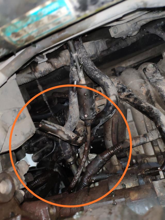 起亚狮跑暖气小水箱堵了咋办,起亚狮跑水箱炸裂