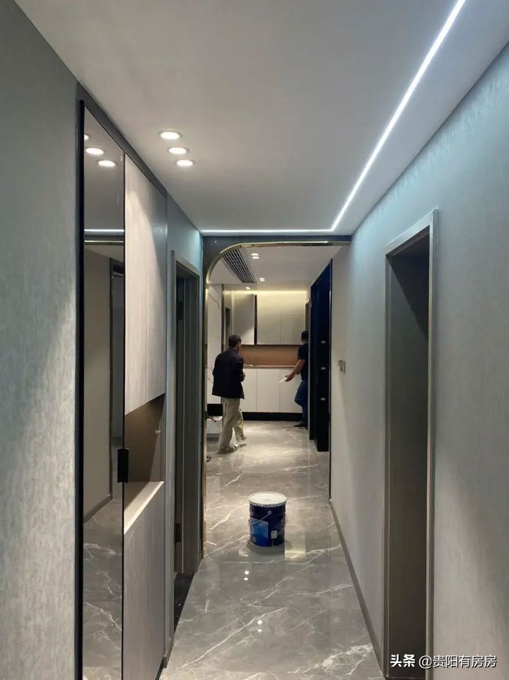 黑色线条灯和白色线条灯哪个好看,线条灯效果图大全