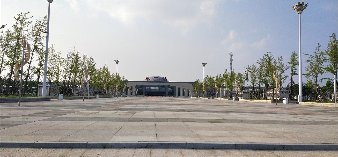 牟平城铁站规模不大，但干净整洁，作为牟平门户你觉得如何？