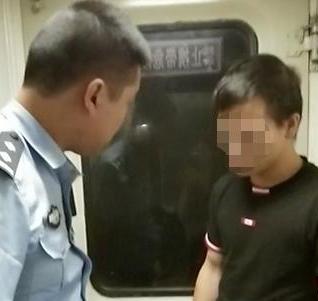 *兽禽**不如！男大学生火车看“小视频”，把持不住下手9岁女童