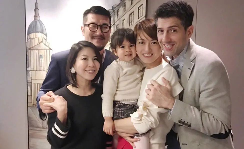 她35岁嫁外籍男友，今混血女儿罕见爆照，超高颜值过分漂亮