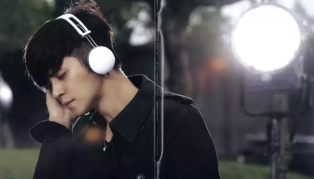 易烊千玺被低估,罗志祥黑暗十年:坚持,比努力更可怕