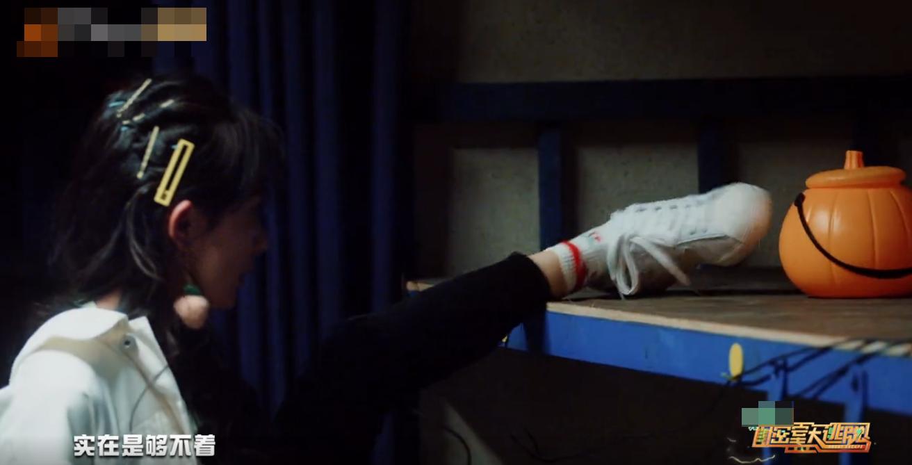 杨幂用腿找钥匙，实名《密逃》柔韧担当，或许这就是大长腿的优势