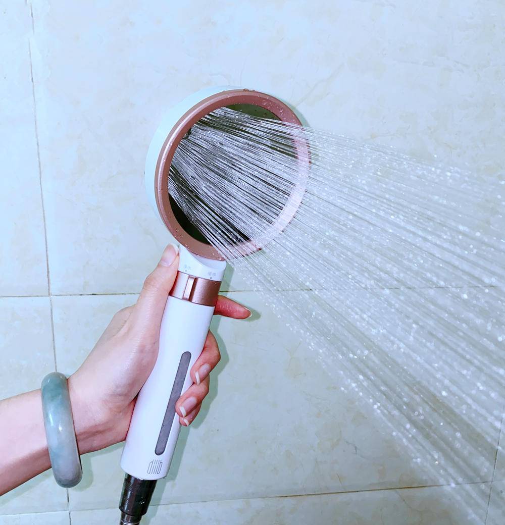 4月2日,小米有品这把大白除氯增压花洒众筹中火了!