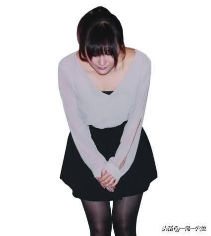 一招解决肚脐疼,掐手指哪里能缓解肚子疼