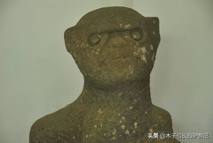 这个奇特的地方，将石狗视为图腾，却爱吃狗肉