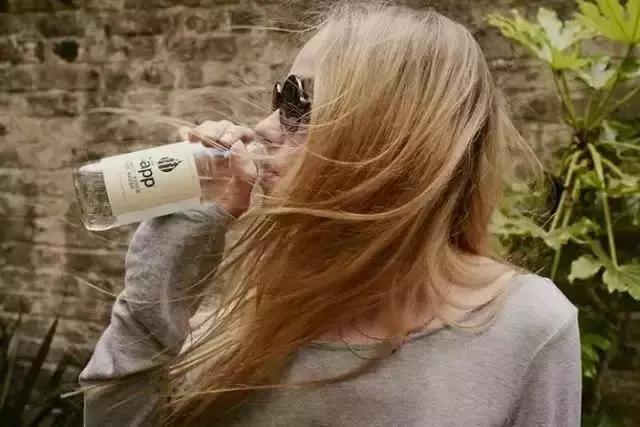 Hrein ást植序有话说：含糖量只有1%的网红桦树水你尝过没？