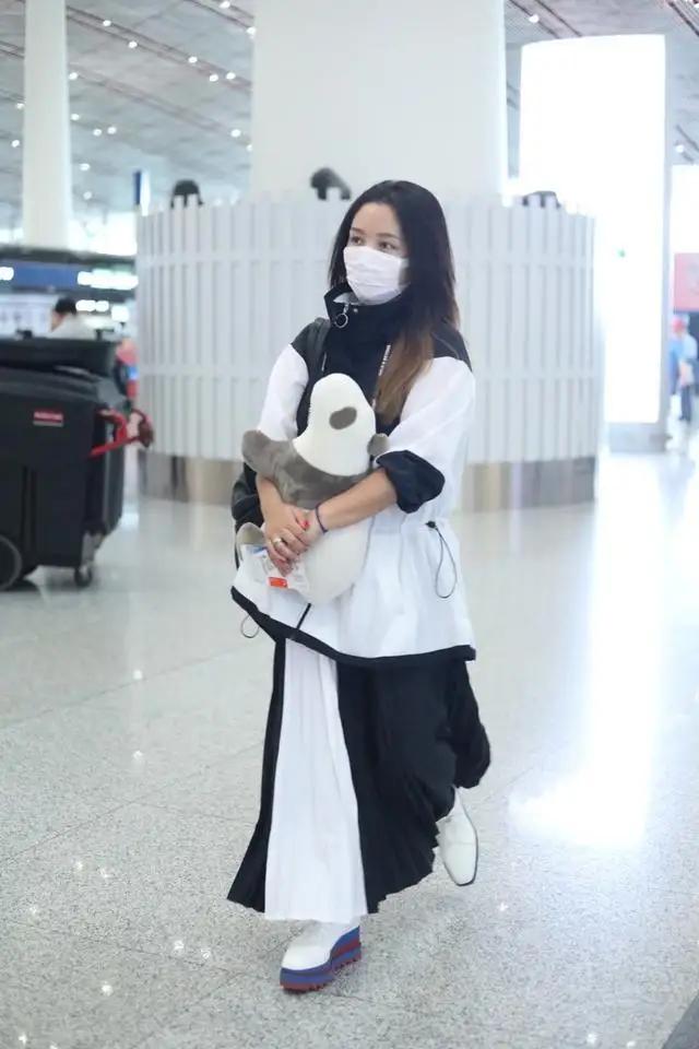 米雪65岁穿搭,65岁米雪穿裙子