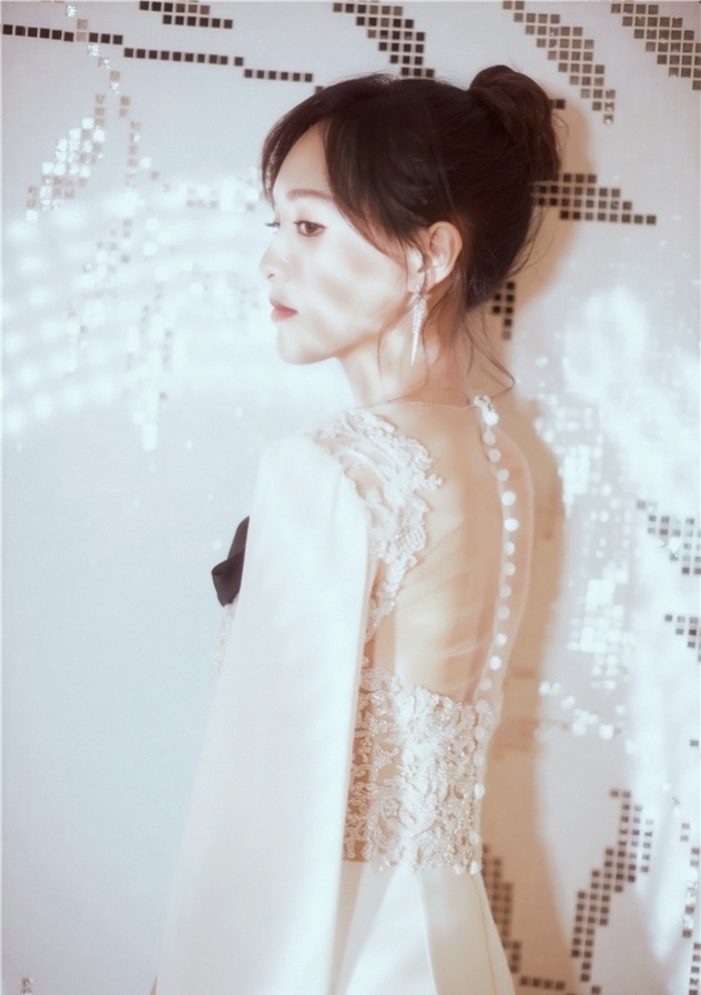 唐嫣穿蝴蝶结一字肩,唐嫣身穿蝴蝶结粉色礼裙惊艳全场