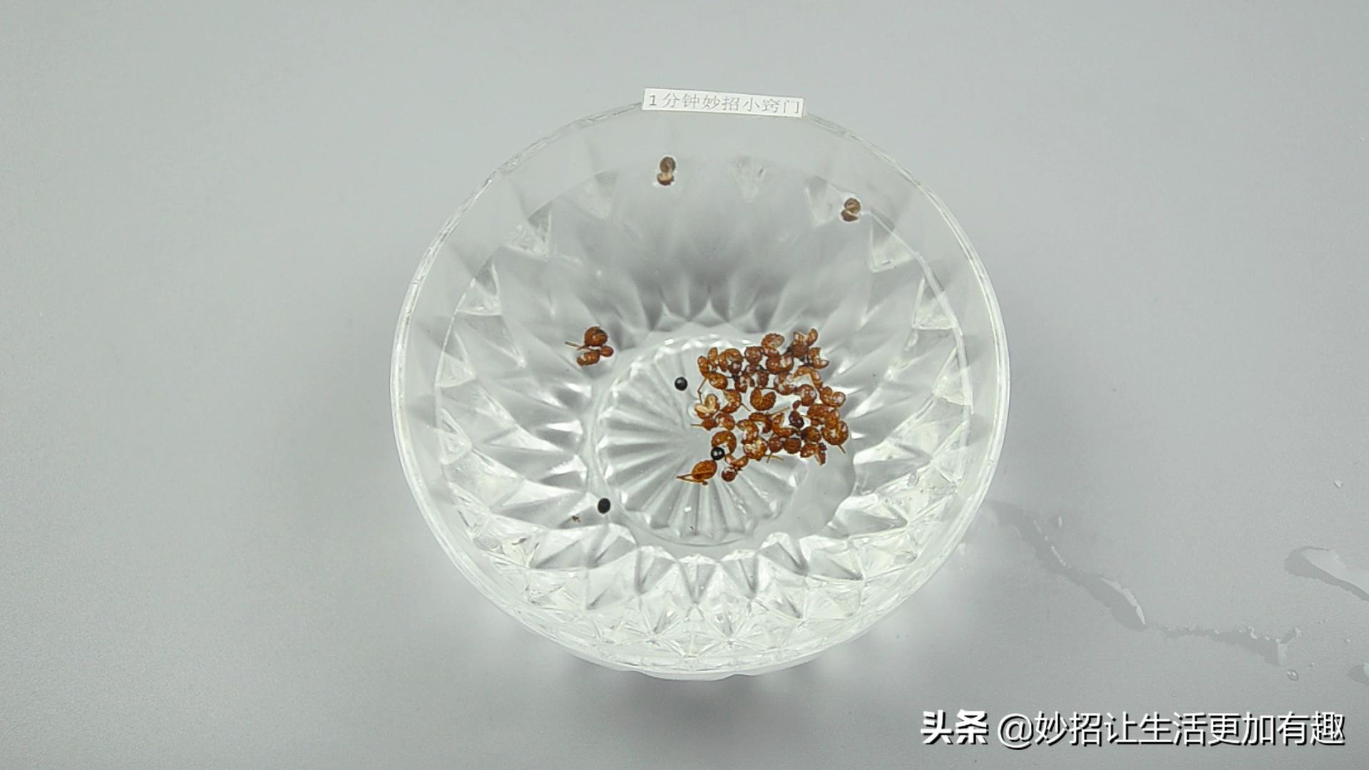 脸上长色斑难看又显老,教你简单一招,轻松淡化色斑显白嫩